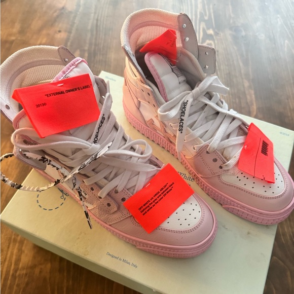 3.0 off court leather white pink OFF-WHITE SNEAKERS Size 39- fits a 7.5/8W